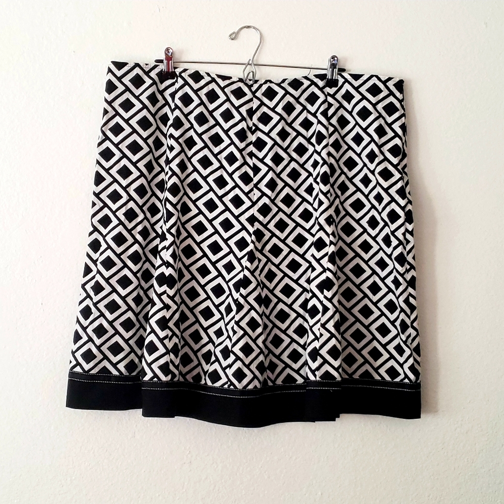 Amanda Lane Diamond Pattern B&W Cotton Skirt 20W